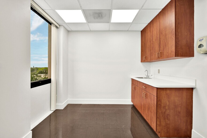 More Photos Of 4101 NW 4th St, Plantation Medical For Lease