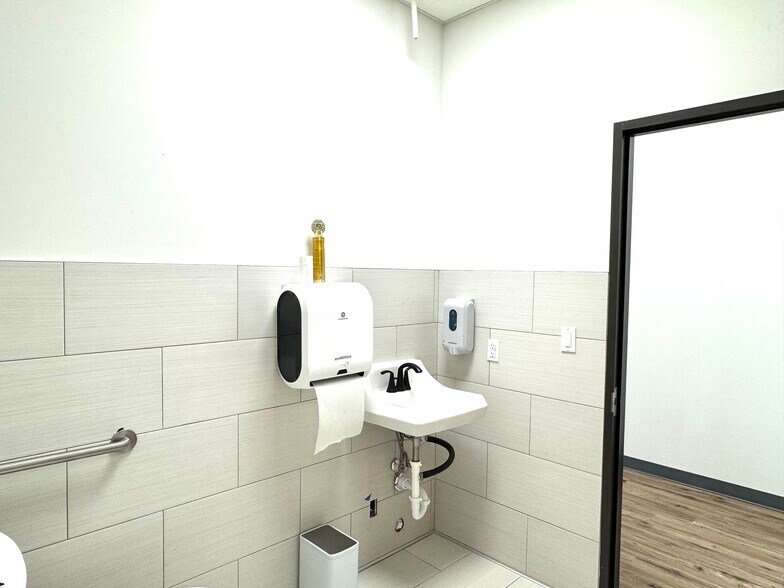 More Photos Of 203 Brand Ln, Stafford Office Residential For Sale