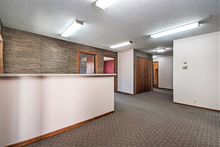 More Photos Of 1010 N Broadway St, Red Oak Medical For Lease