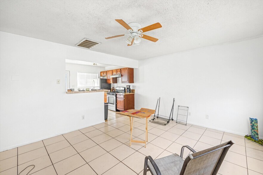 More Photos Of 238 S Saturmino Dr, Palm Springs Apartments For Sale