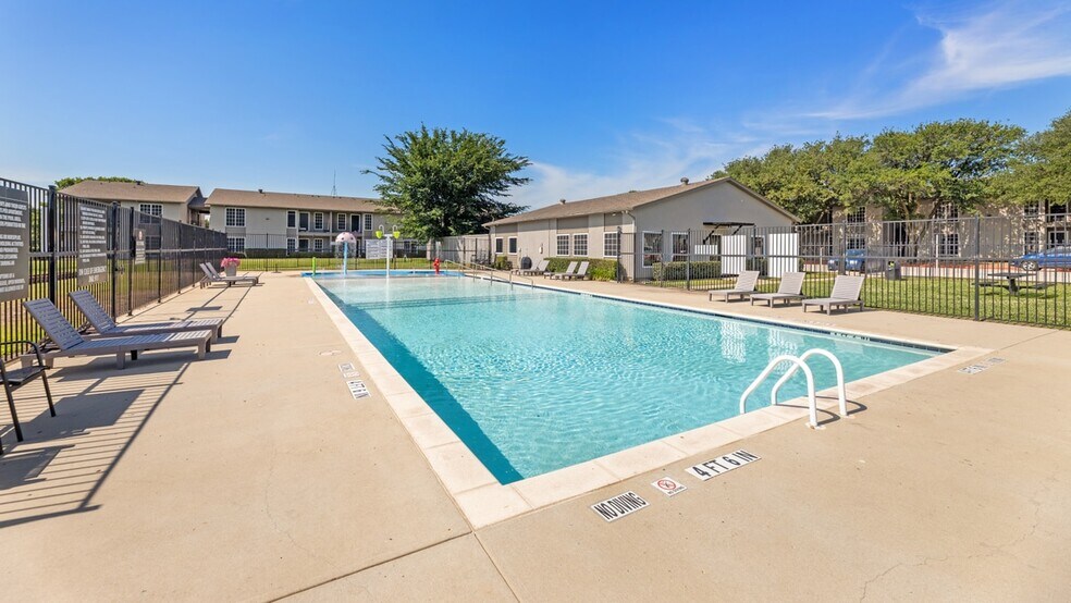 Primary Photo Of 1002 S Edmonds Ln, Lewisville Apartments For Sale
