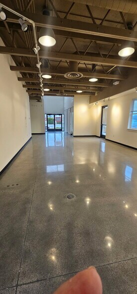 More Photos Of 650 E Fairview Ave, Meridian Storefront Retail Office For Lease