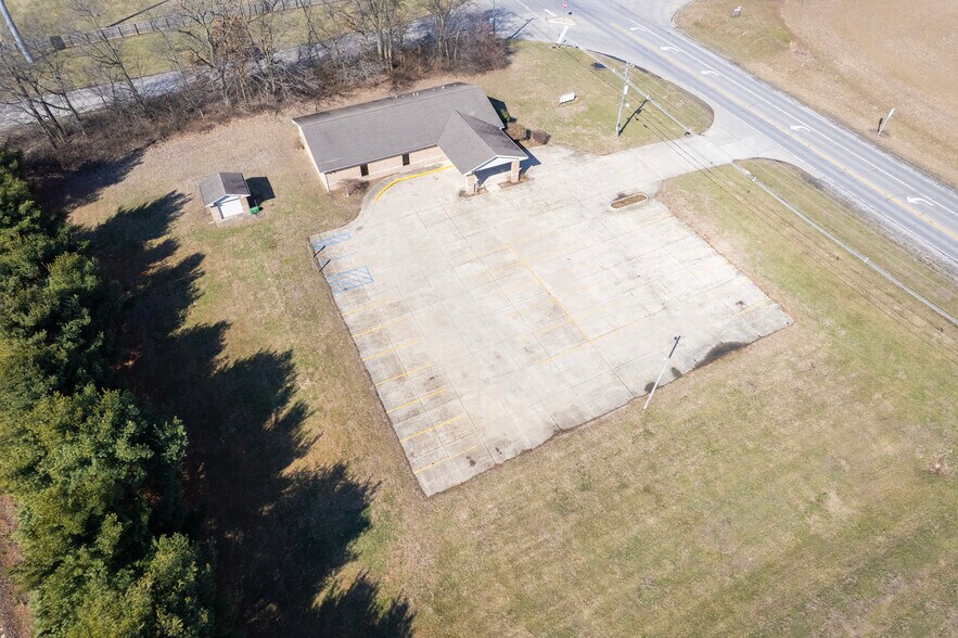 More Photos Of 2103 W 9th St, Mount Carmel Office For Sale