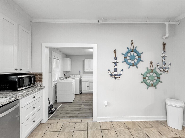 More Photos Of 1007 W Wright St, Pensacola Specialty For Sale