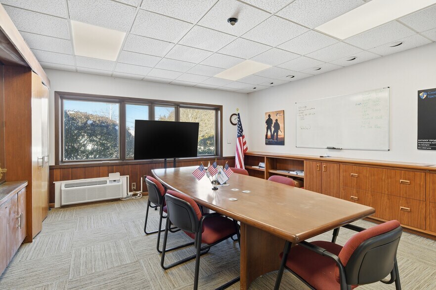 More Photos Of 109 Apremont Way, Westfield Manufacturing For Lease