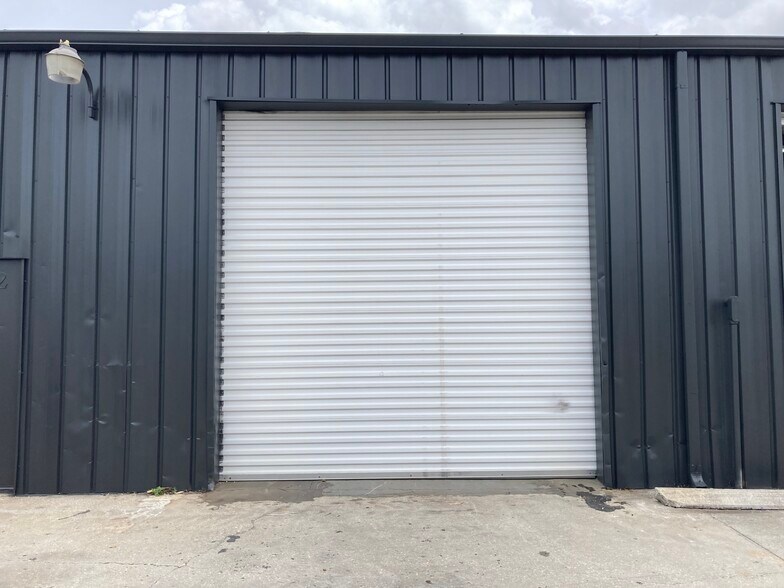 More Photos Of 3963 Exchange Ave, Naples Warehouse For Lease