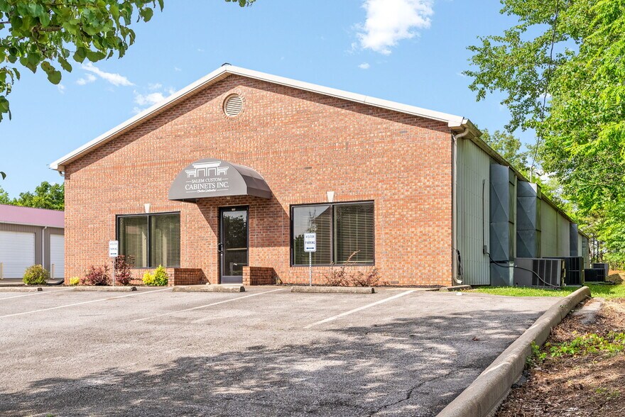 More Photos Of 131 Corporate Dr, Clarksville Flex For Lease