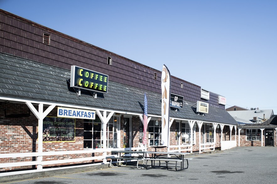 More Photos Of 326 S Broadway, Salem General Retail For Sale