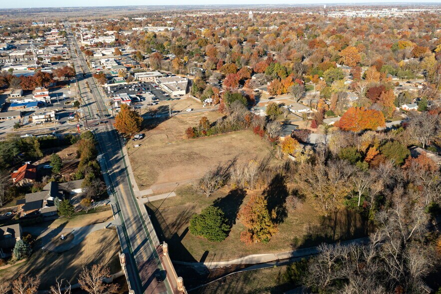 More Photos Of 1031 W Lindsey St, Norman Land For Sale