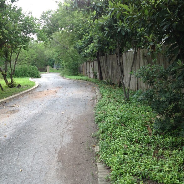 More Photos Of 9506 Perrin Beitel Rd, San Antonio Land For Lease