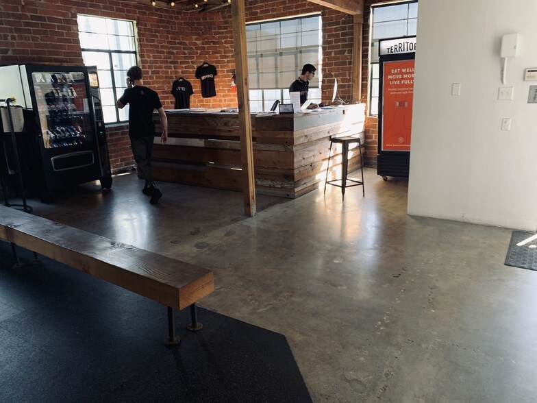 More Photos Of 5119 W Sunset Blvd, Los Angeles General Retail For Lease