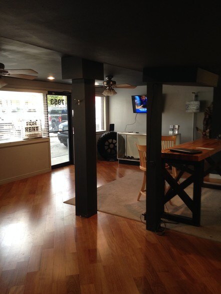 More Photos Of 7953 Wornall Rd, Kansas City Auto Repair For Sale
