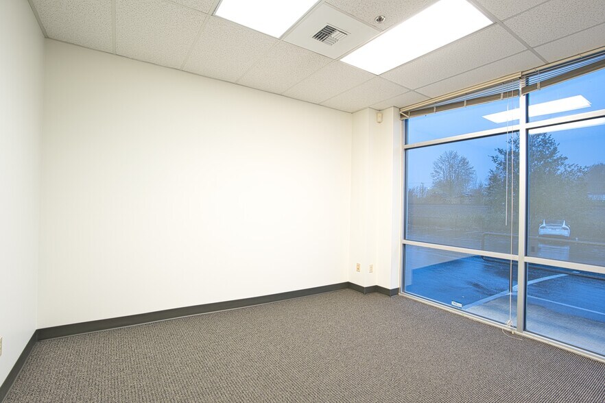 More Photos Of 8226 S 208th St, Kent Unknown For Lease