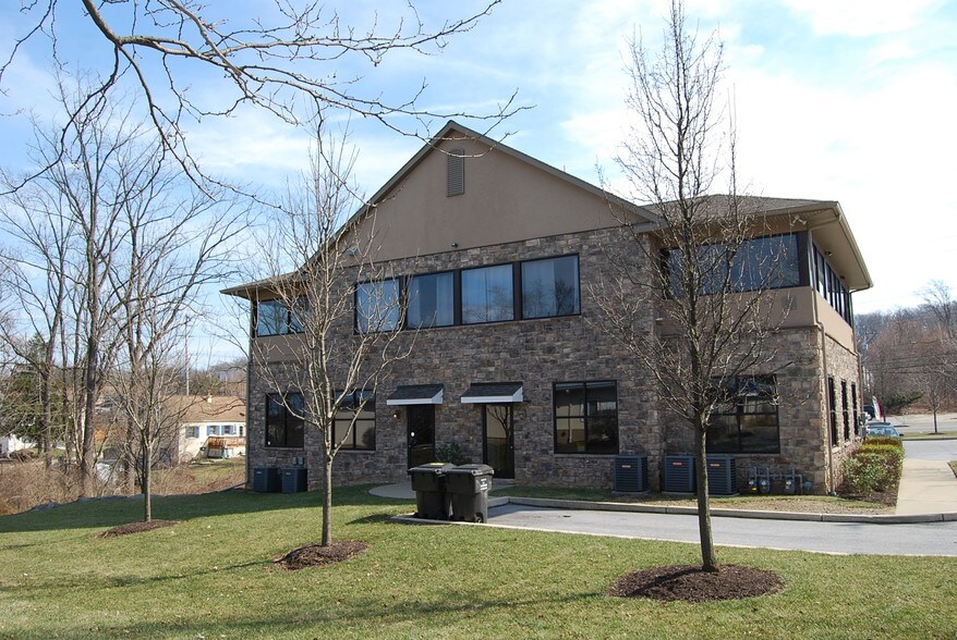 More Photos Of 519 Lancaster Ave, Malvern Office For Sale