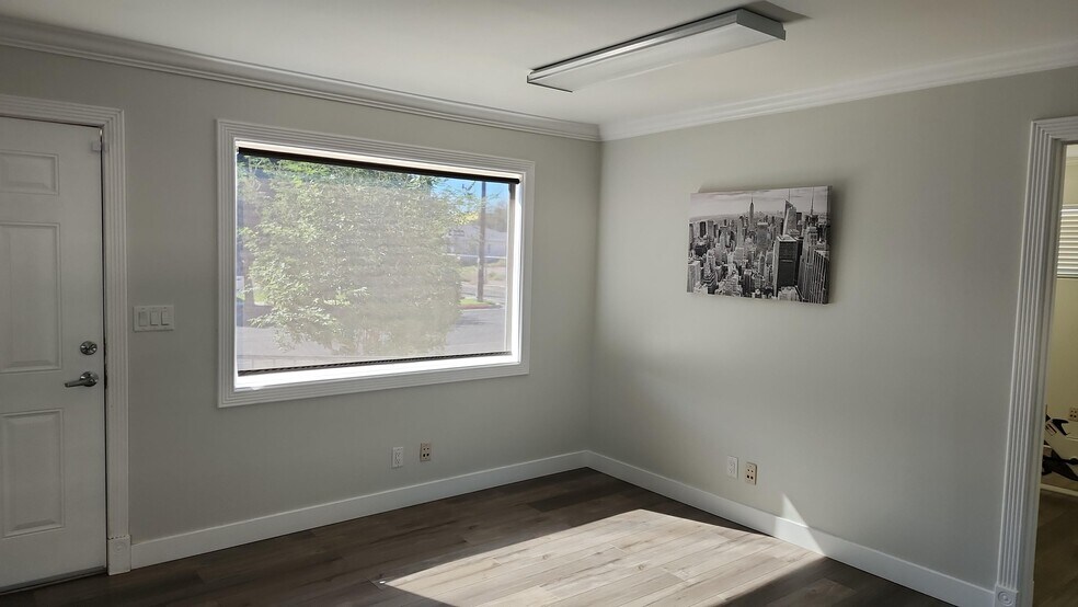 More Photos Of 530 S 9th St, Las Vegas Office Residential For Lease