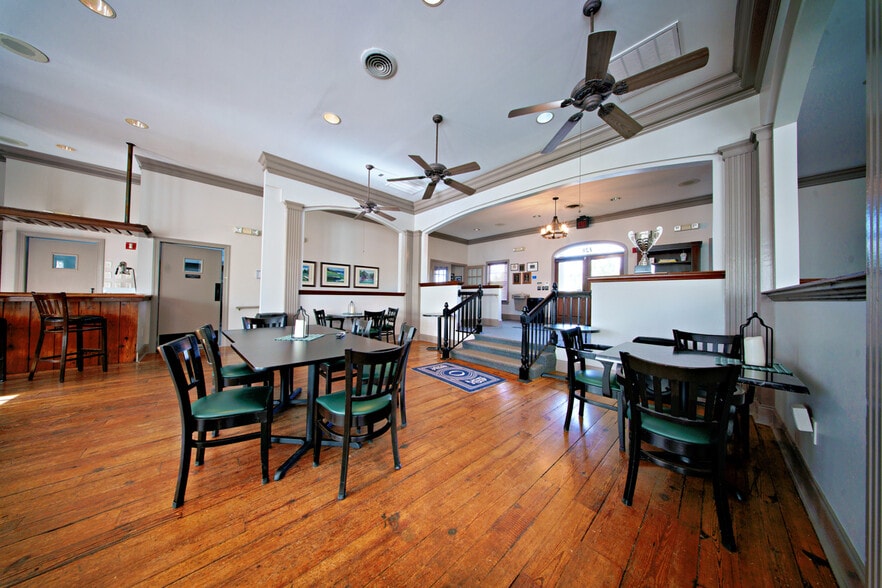 More Photos Of 128 Oakview Club Dr, Macon-Bibb Golf Course Driving Range For Sale