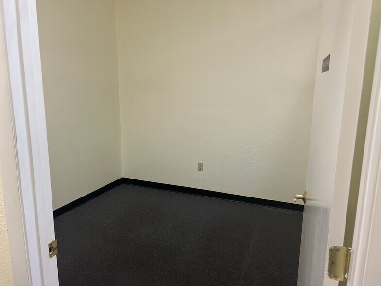 More Photos Of 4740-4780 US Highway 19, New Port Richey Unknown For Lease