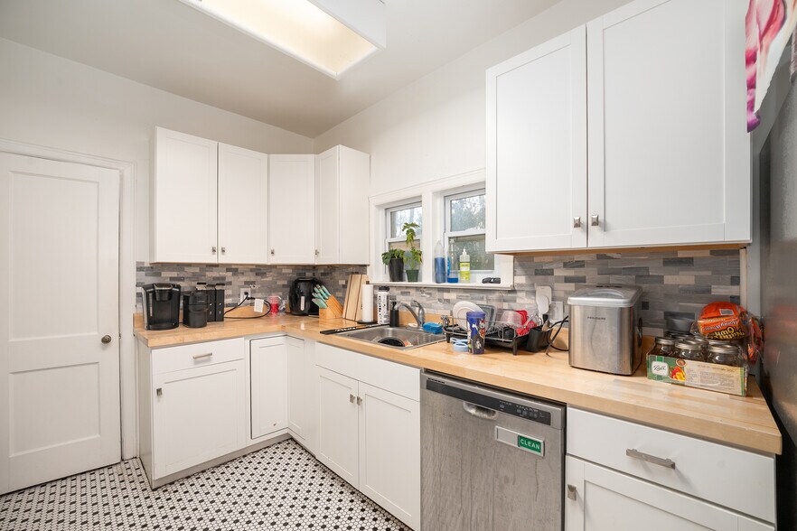 More Photos Of 949 SW 13th St, Gainesville Office Residential For Sale