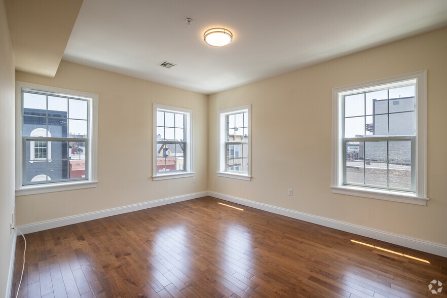 More Photos Of 4401 Bergenline Ave, Union City Apartments For Lease