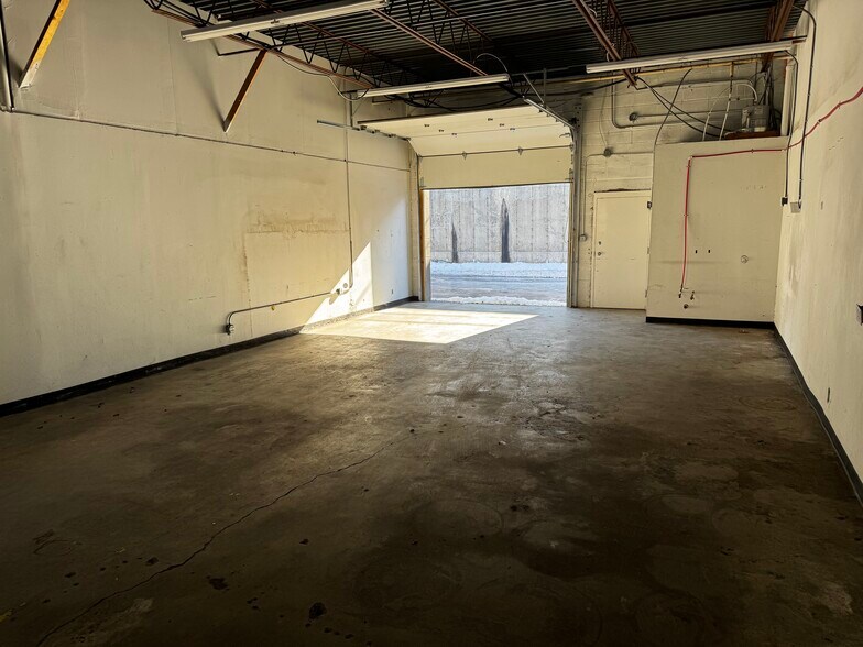 More Photos Of 1600 S Noland Rd, Independence Light Distribution For Lease