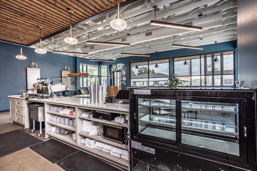 More Photos Of 211 N Weaver St, Gainesville Flex For Sale