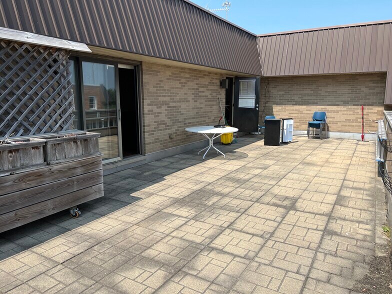 More Photos Of 300 W Lake St, Elmhurst Office For Sale