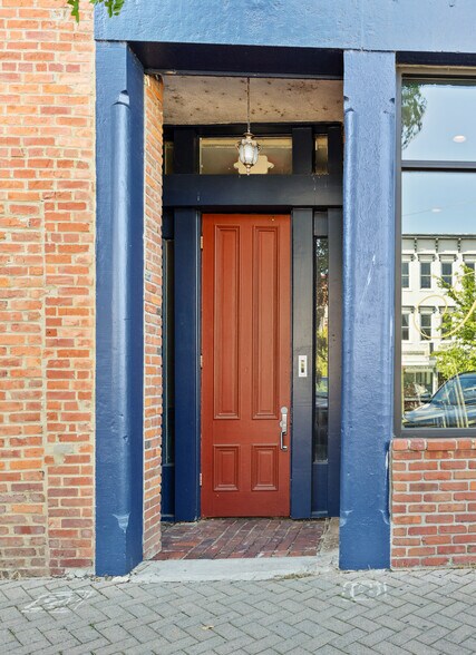 More Photos Of 227 Pearl St, New Albany Office For Lease
