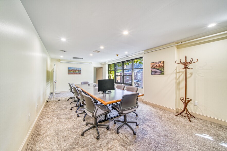 More Photos Of 99 Middle St, Manchester Office Residential For Sale