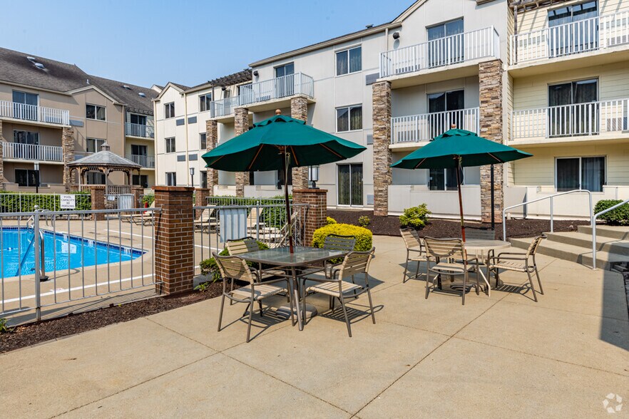 More Photos Of 5311 Campbells Run Rd, Pittsburgh Hotel For Sale