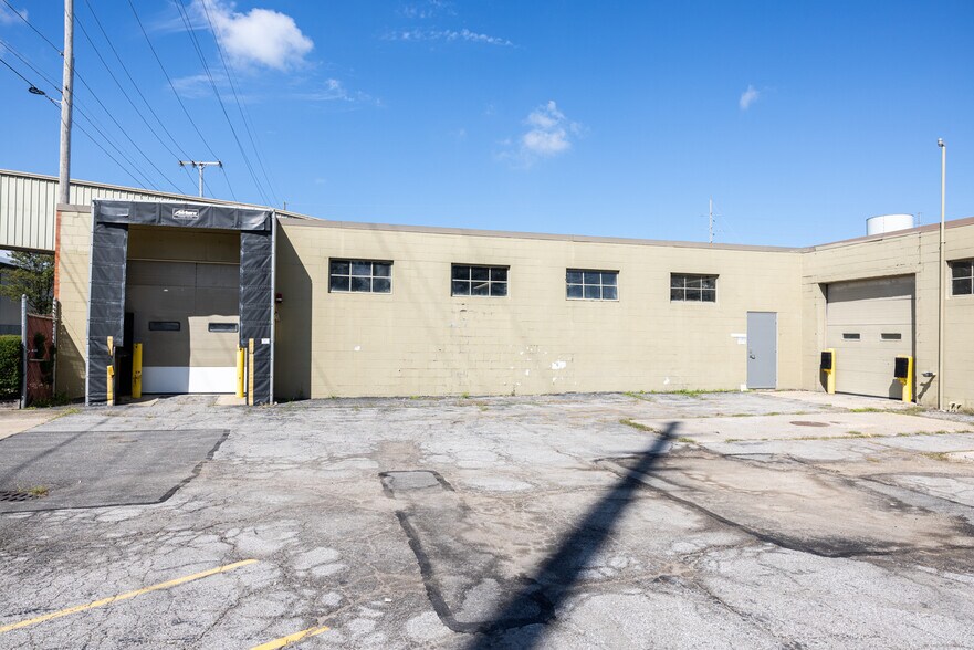 More Photos Of 246 E 4th St, Ashland Light Distribution For Sale