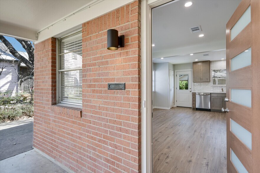 More Photos Of 3203 Lafayette Ave, Austin Specialty For Sale