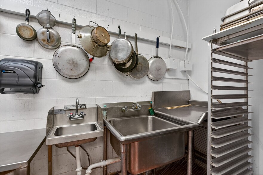 More Photos Of 1146 Spindle Hill Rd, Wolcott Freestanding For Sale