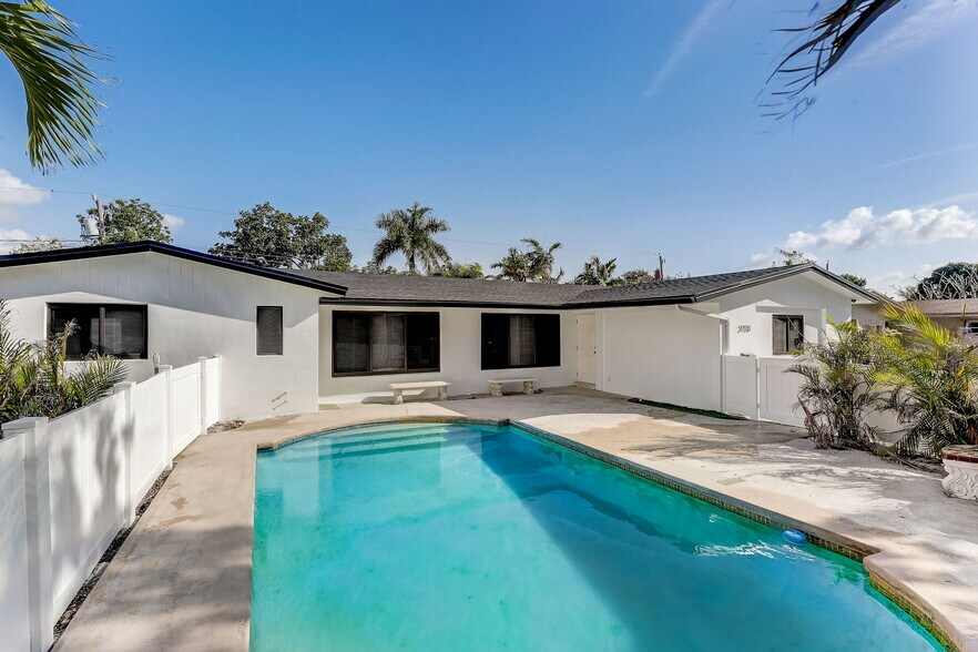 More Photos Of 2121 NE 51st Ct, Fort Lauderdale Apartments For Sale