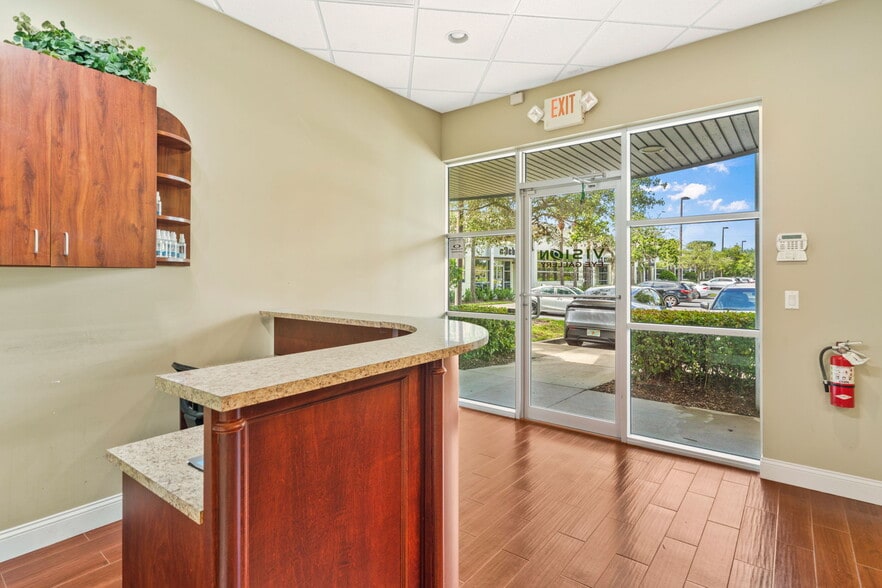 More Photos Of 11602 Lake Underhill Rd, Orlando Flex For Lease