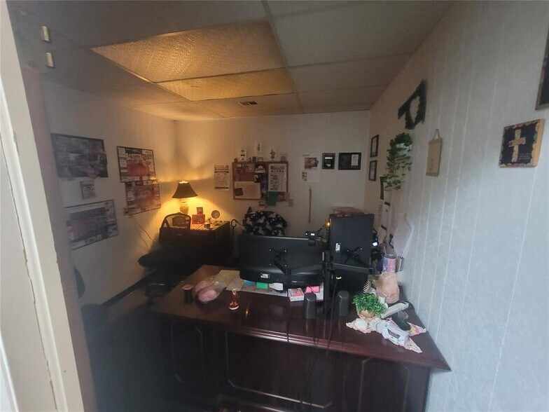 More Photos Of 405 N Harmon Ave, Watonga Office For Sale