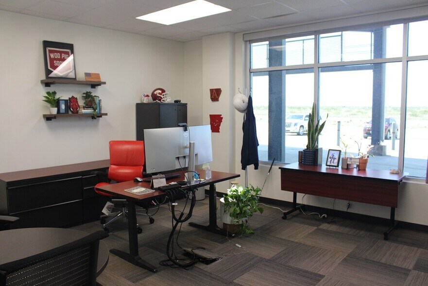 More Photos Of 5735 SW 7000, Andrews Industrial For Sale