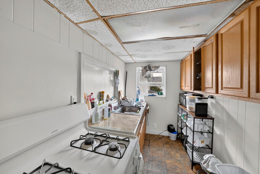 More Photos Of 137 Livingston Ave, New Brunswick Office Residential For Sale