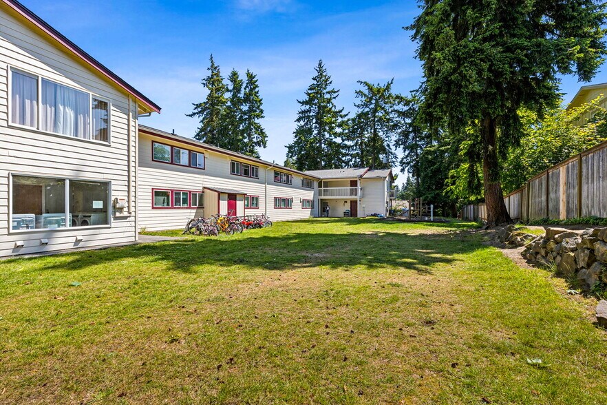 More Photos Of 7420-7428 208th St SW, Edmonds Apartments For Sale