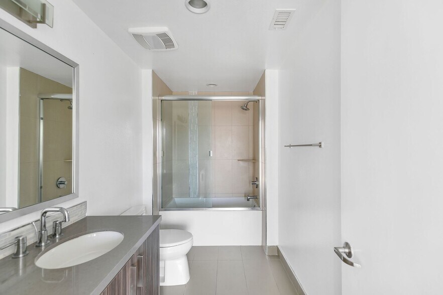 More Photos Of 11900 Courtleigh Dr, Los Angeles Apartments For Sale