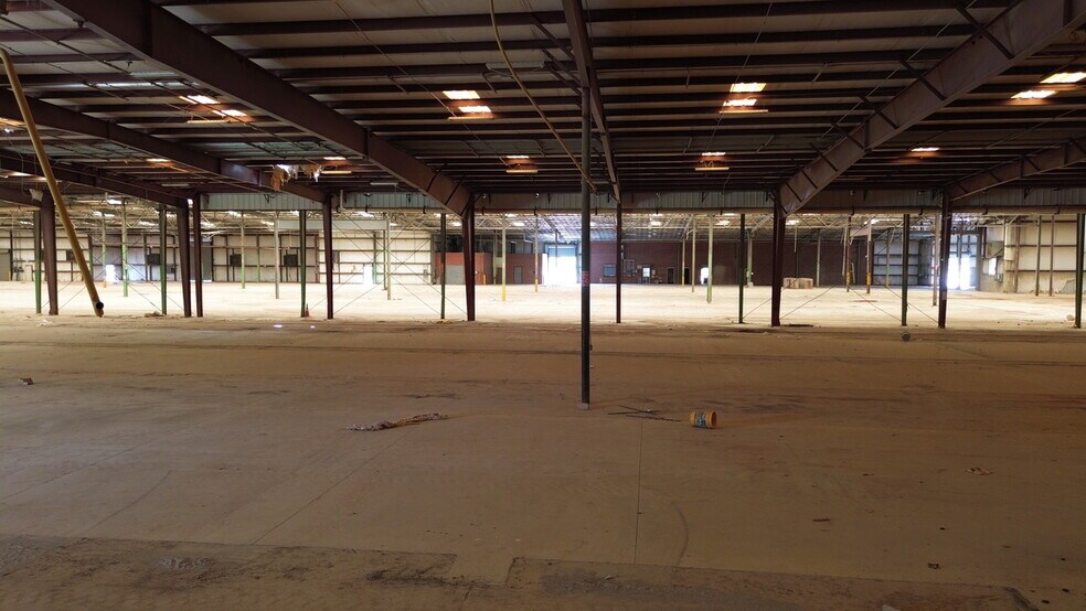 More Photos Of 318 Gordon St, Fairmount Industrial For Sale