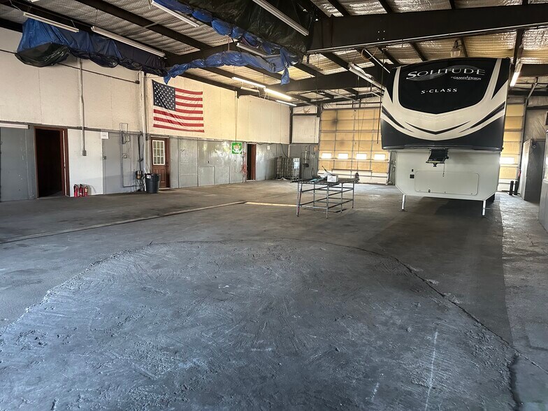 More Photos Of 3100 Fitzgerald Industrial Dr, Bowling Green Warehouse For Lease