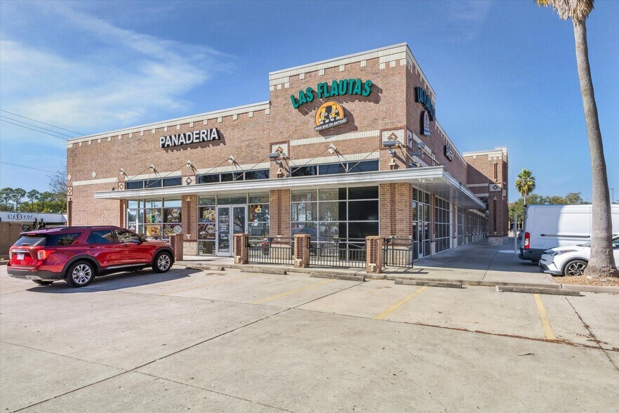 More Photos Of 16512-16580 El Camino Real St, Houston Storefront For Lease