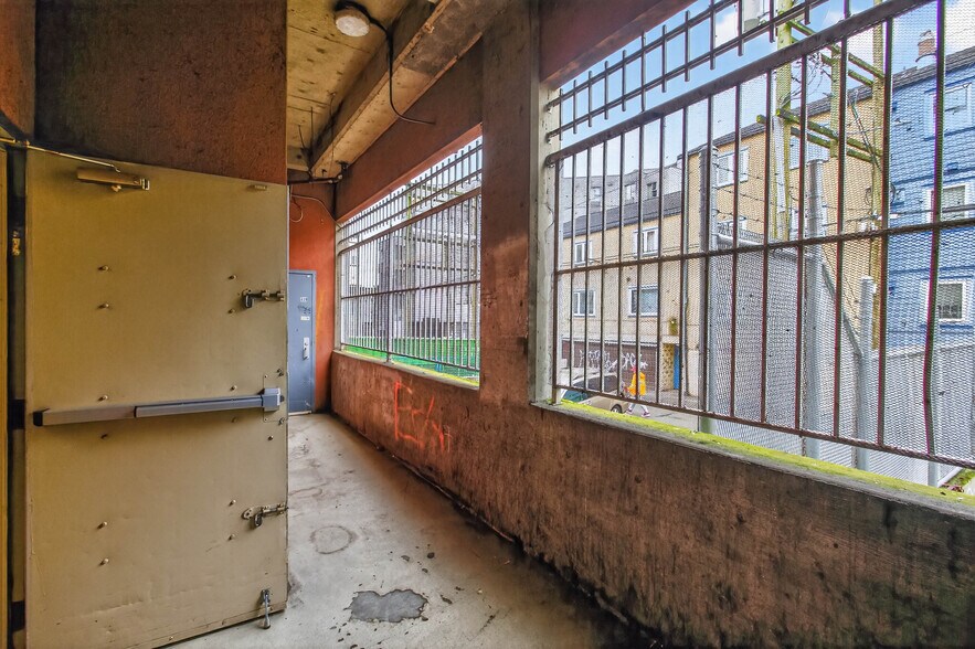 More Photos Of 439-441 E Hastings st, Vancouver Flex For Lease