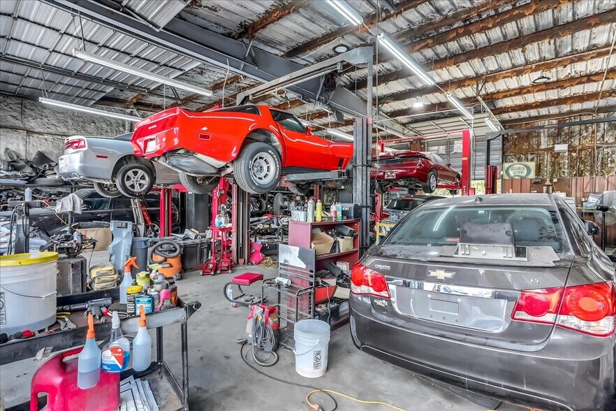 More Photos Of 8504 Hillcroft St, Houston Warehouse For Sale