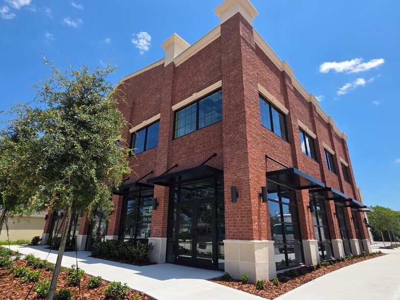 More Photos Of 425 S Woodland Blvd, Deland Office For Lease