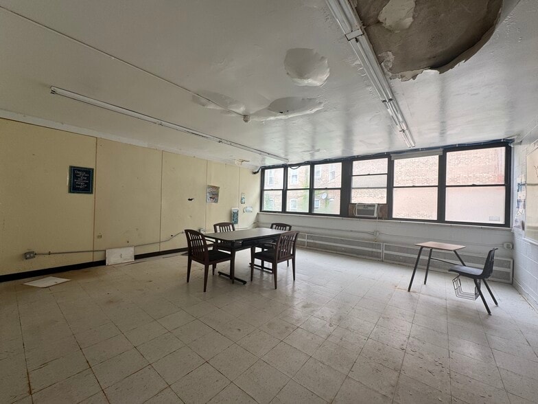 More Photos Of 7550 S Phillips Ave, Chicago Schools For Sale