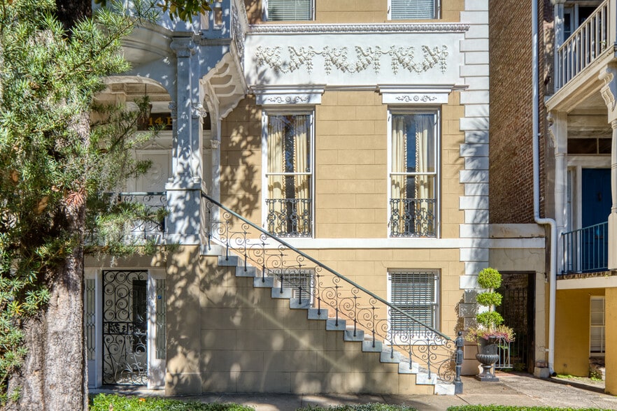 More Photos Of 14 E Taylor St, Savannah Specialty For Sale