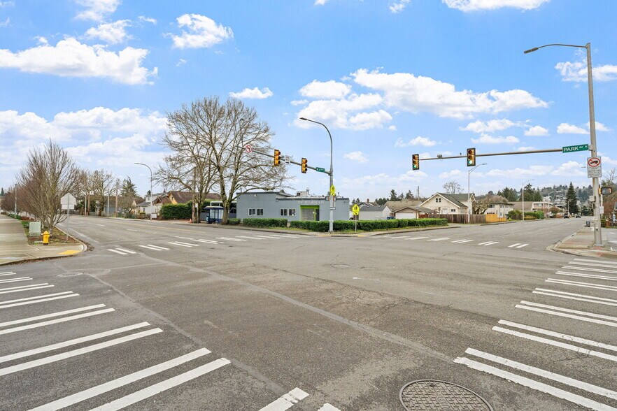 More Photos Of 351 Park Ave N, Renton General Retail For Sale