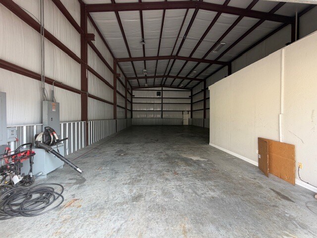 More Photos Of 10251 Tanner Rd, Houston Warehouse For Lease