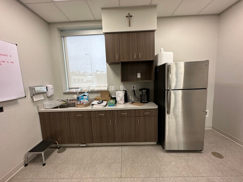 More Photos Of 520 Cunningham, Urbana Medical For Lease